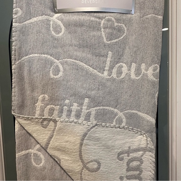 DEBORAH CONNOLLY DESIGNS FASHION THROW 50" x 60" CHENILLE WOVEN REVERSIBLE - Picture 5 of 6